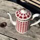 Cafetière à carreaux bordeaux
