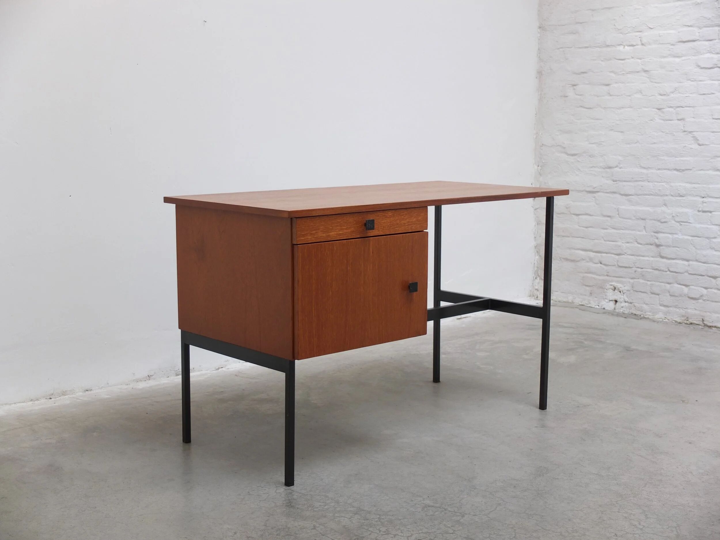 Freestanding modernist writing desk by MDK Belgium, 1960s