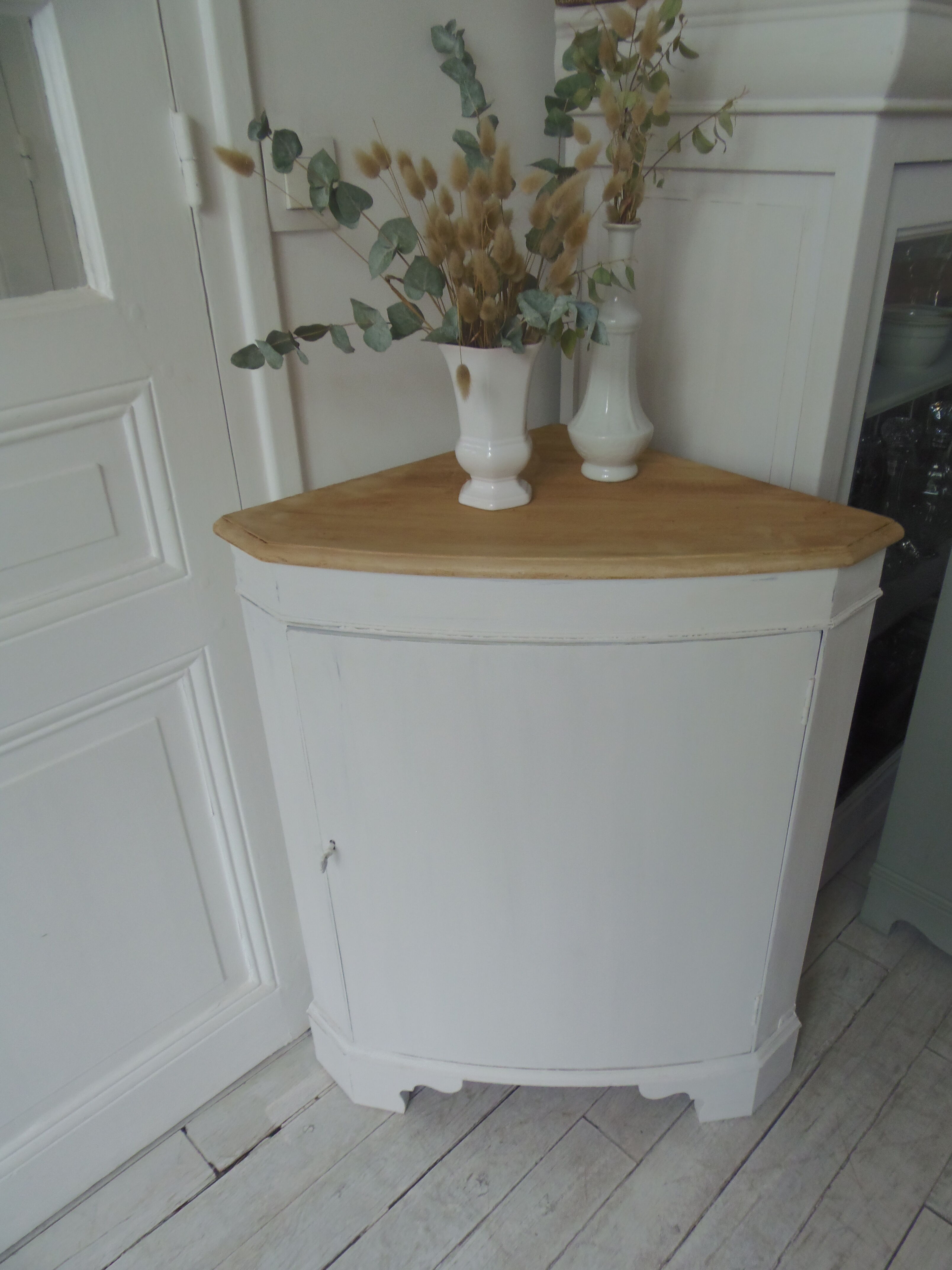 Vintage neckline patinated pearl gray waxed finish, top waxed finish light oak