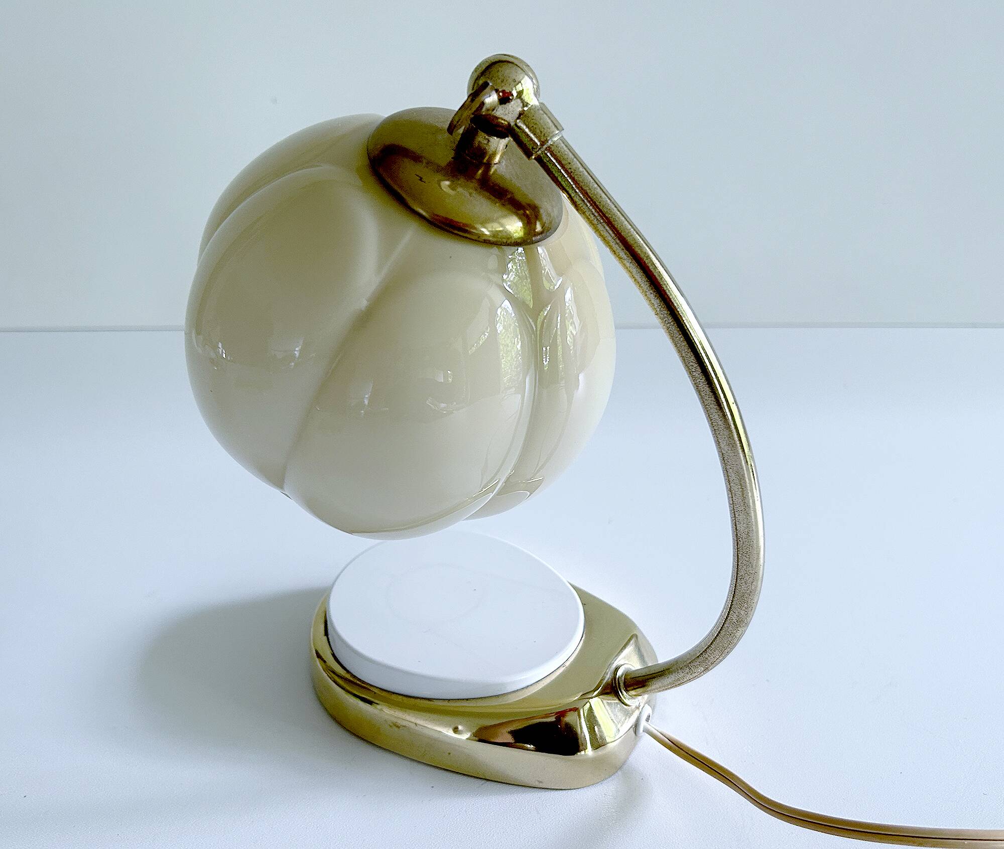 Lampe de table Art déco Bauhaus en verre et bakélite