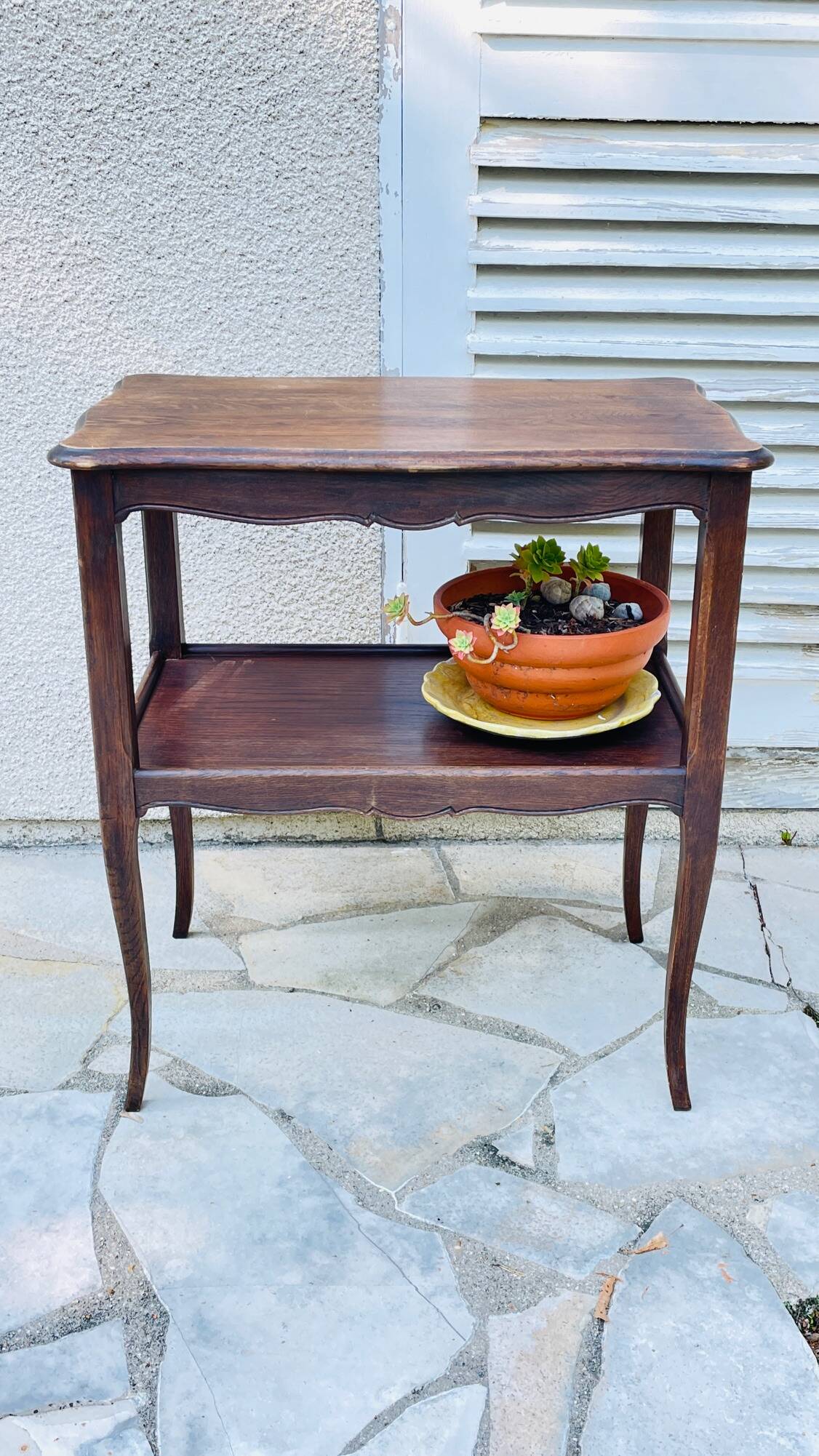 Desserte solid wood shelf and curved legs vintage