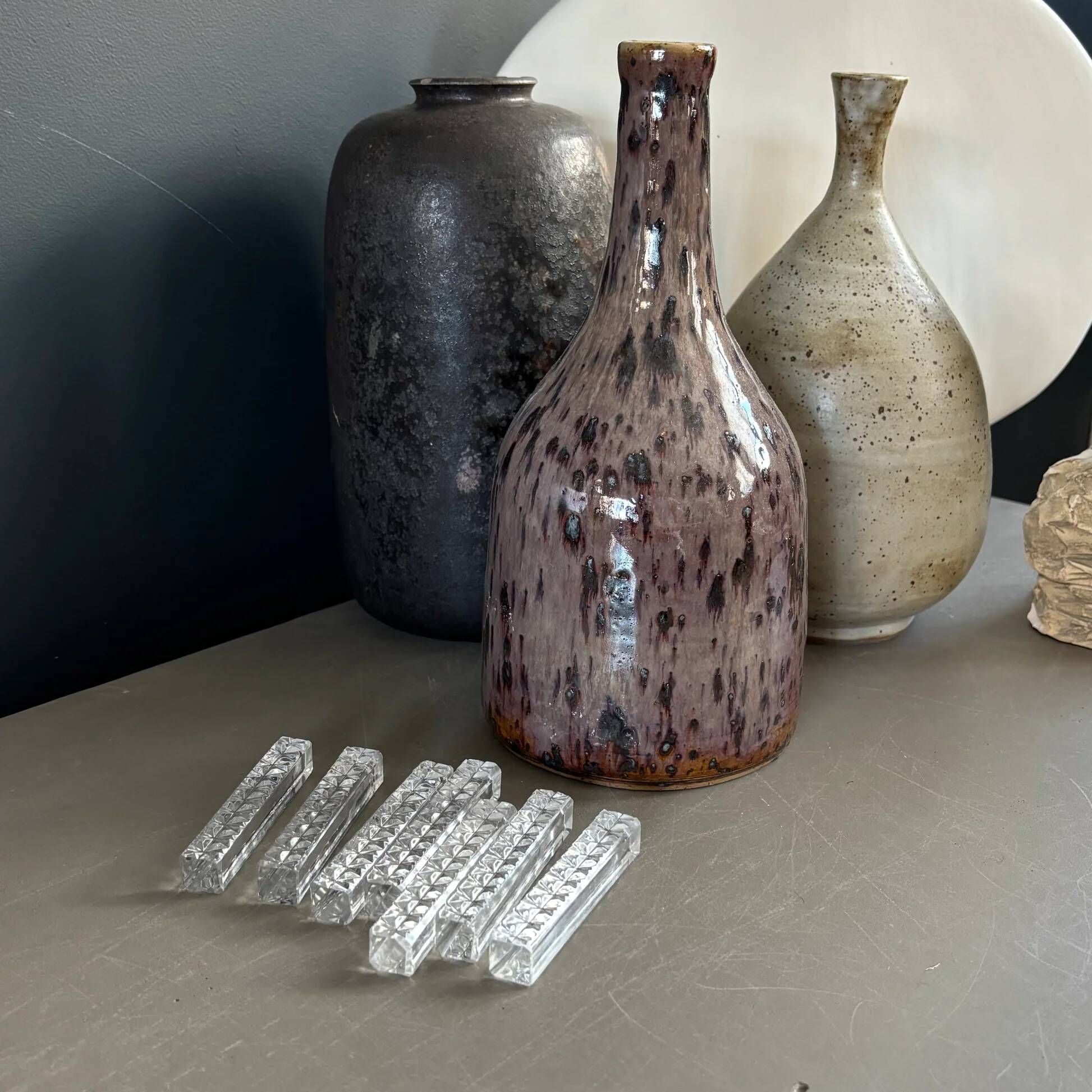 7 moulded glass knife rests
