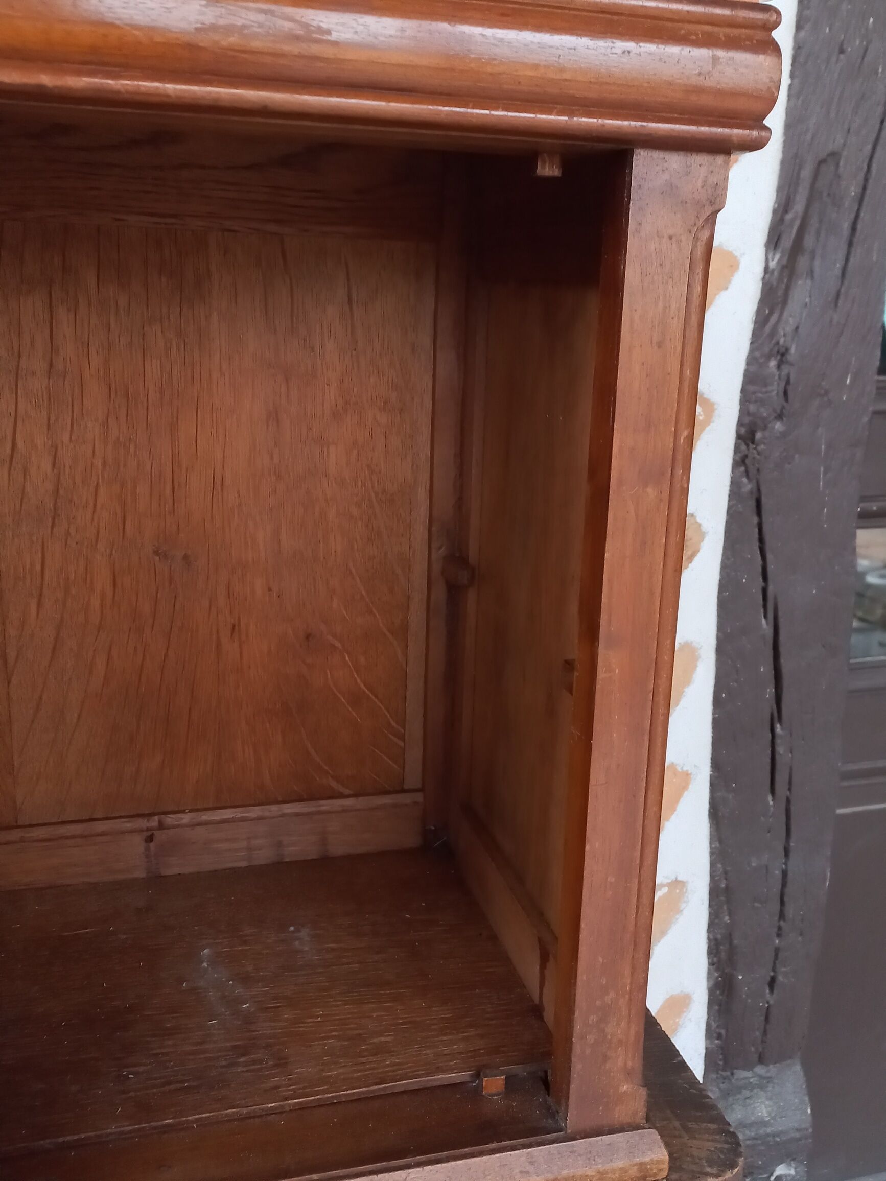 Chevat showcase wood glass