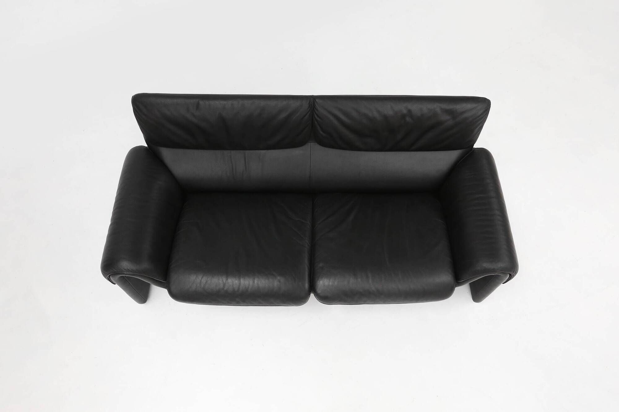 Iconic black leather DS-2011 sofa by De Sede, Switzerland ca. 1980