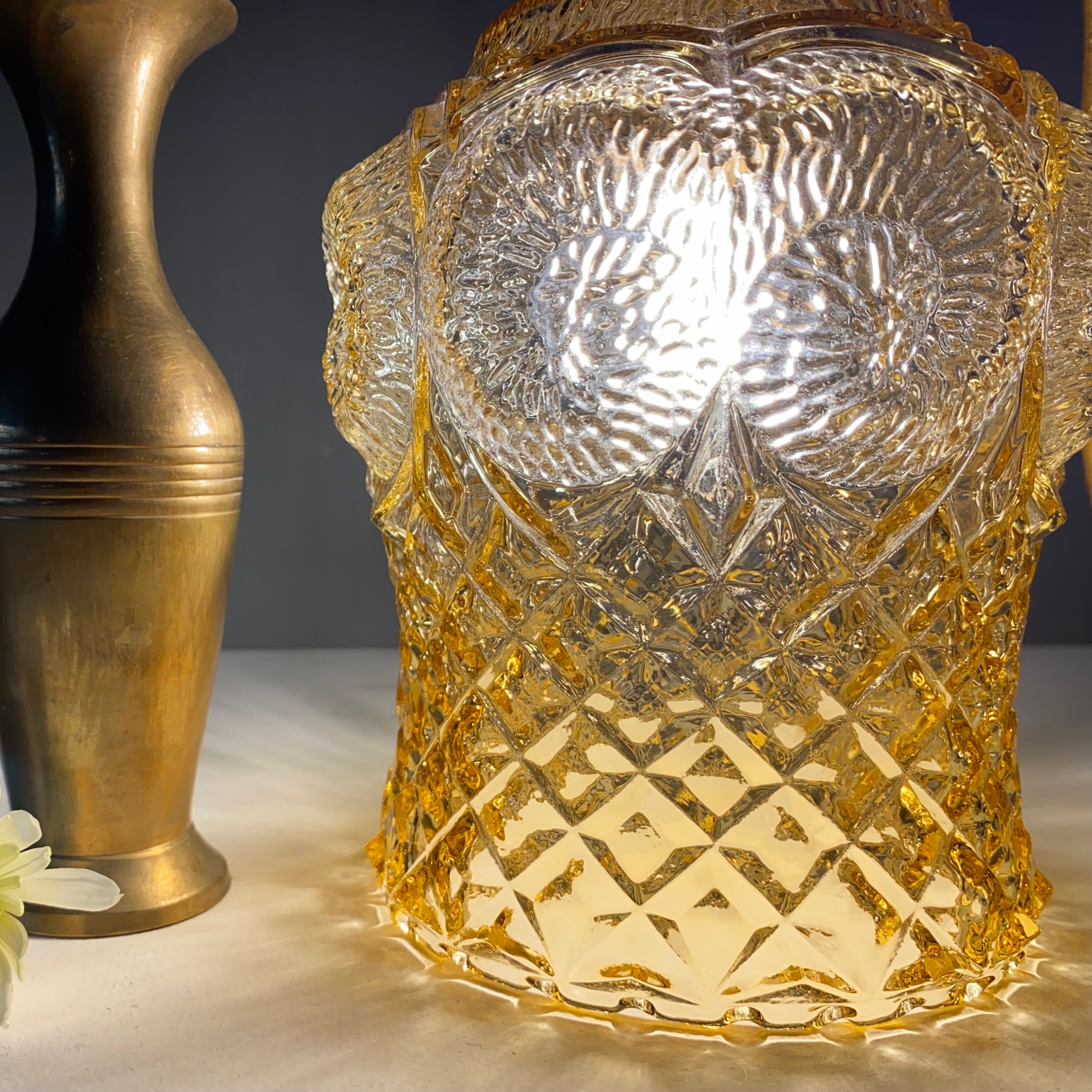 Vintage amber glass tulip ride