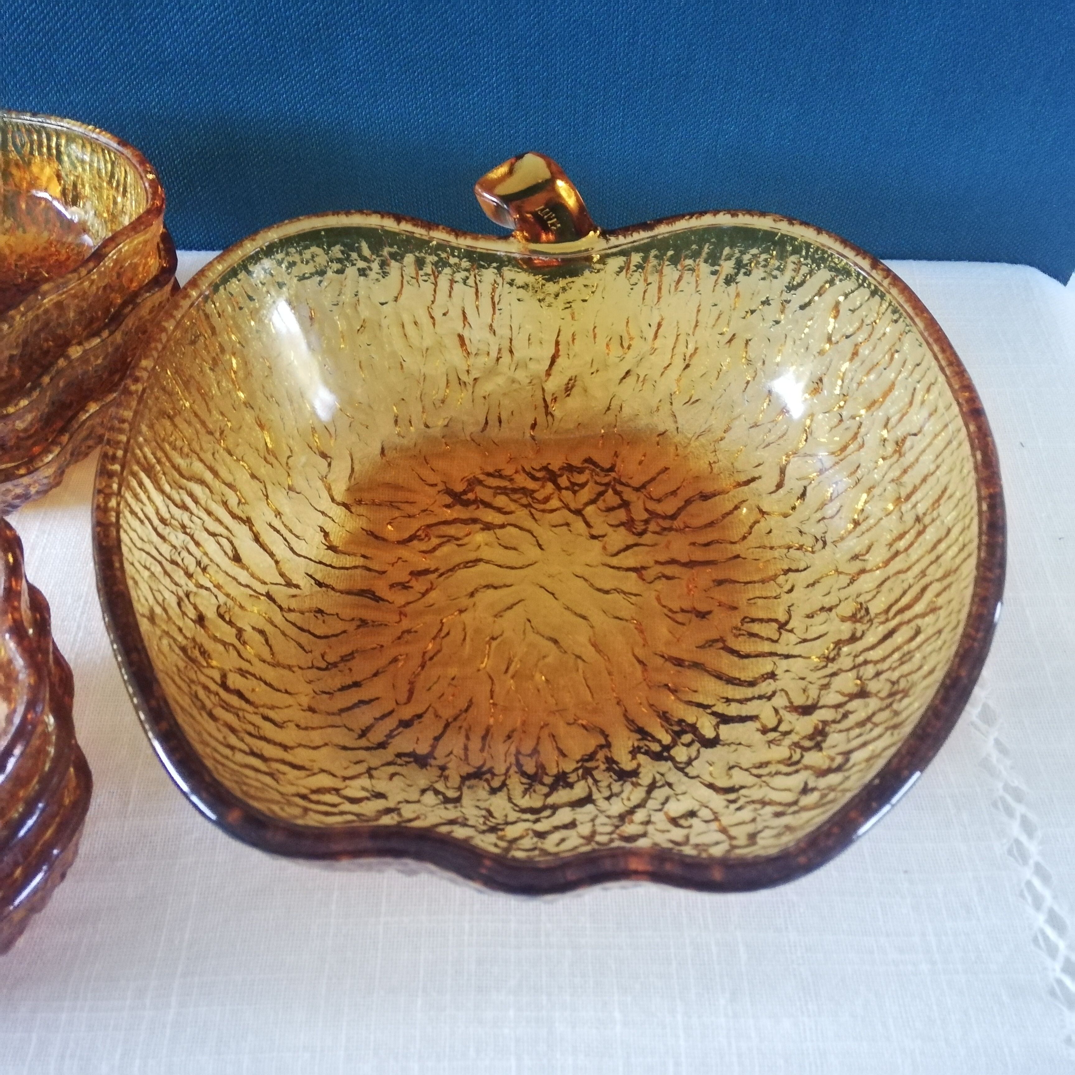 Salad bowl and apple cup service