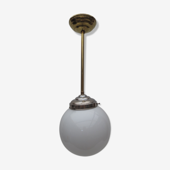 Suspension en laiton et opaline blanche