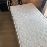 Lit corbeille en rotin vintage