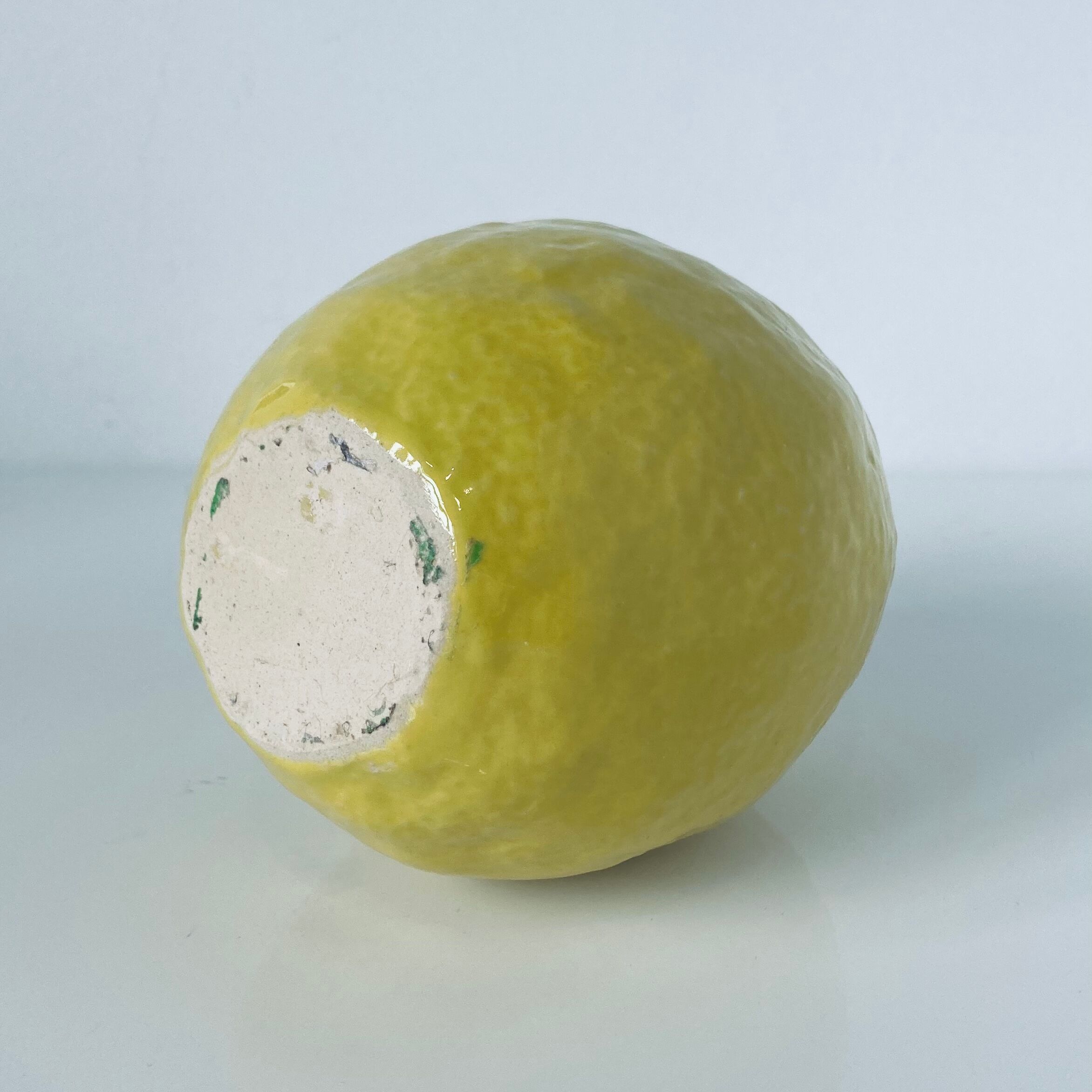 Lemon vase trompe l'oeil in natural glazed ceramic