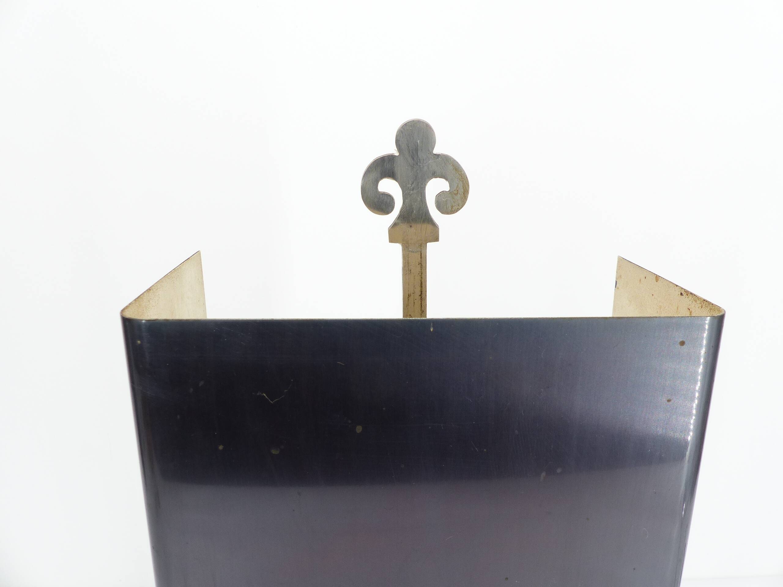 Neoclassical table lamp in brushed metal, in the style of Maison Charles