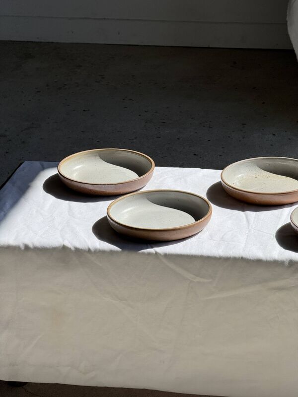Lot de 6 assiettes creuses artisanales en céramique émaillée beige D19,5 H4
