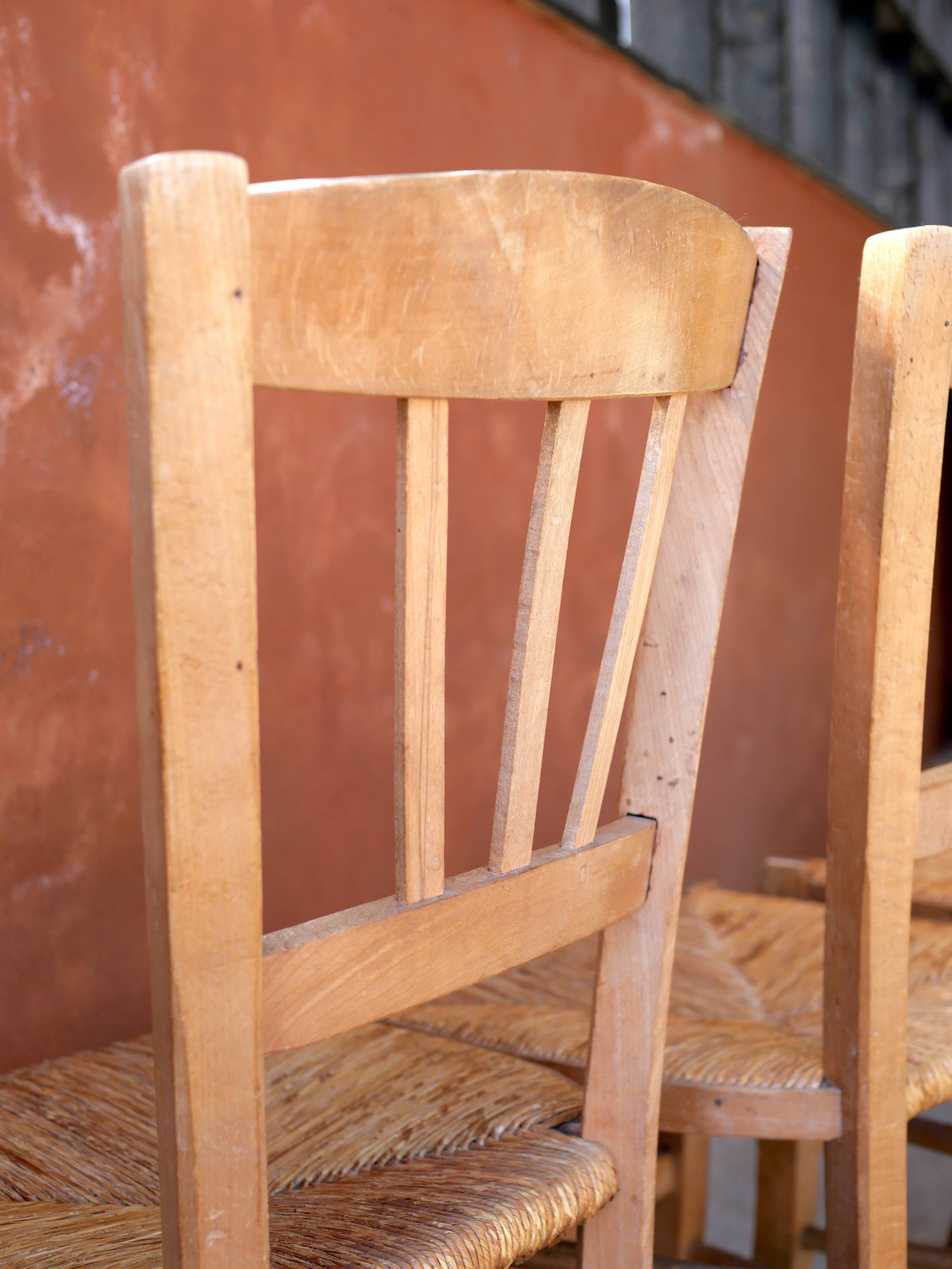 Set of 5 rustic straw chairs
