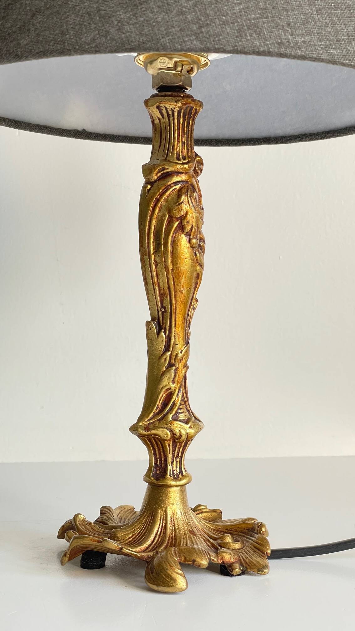 Chic bronze lamp with vintage gold patina