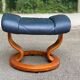 Stressless scandinave en bois massif courbé et cuir bleu
