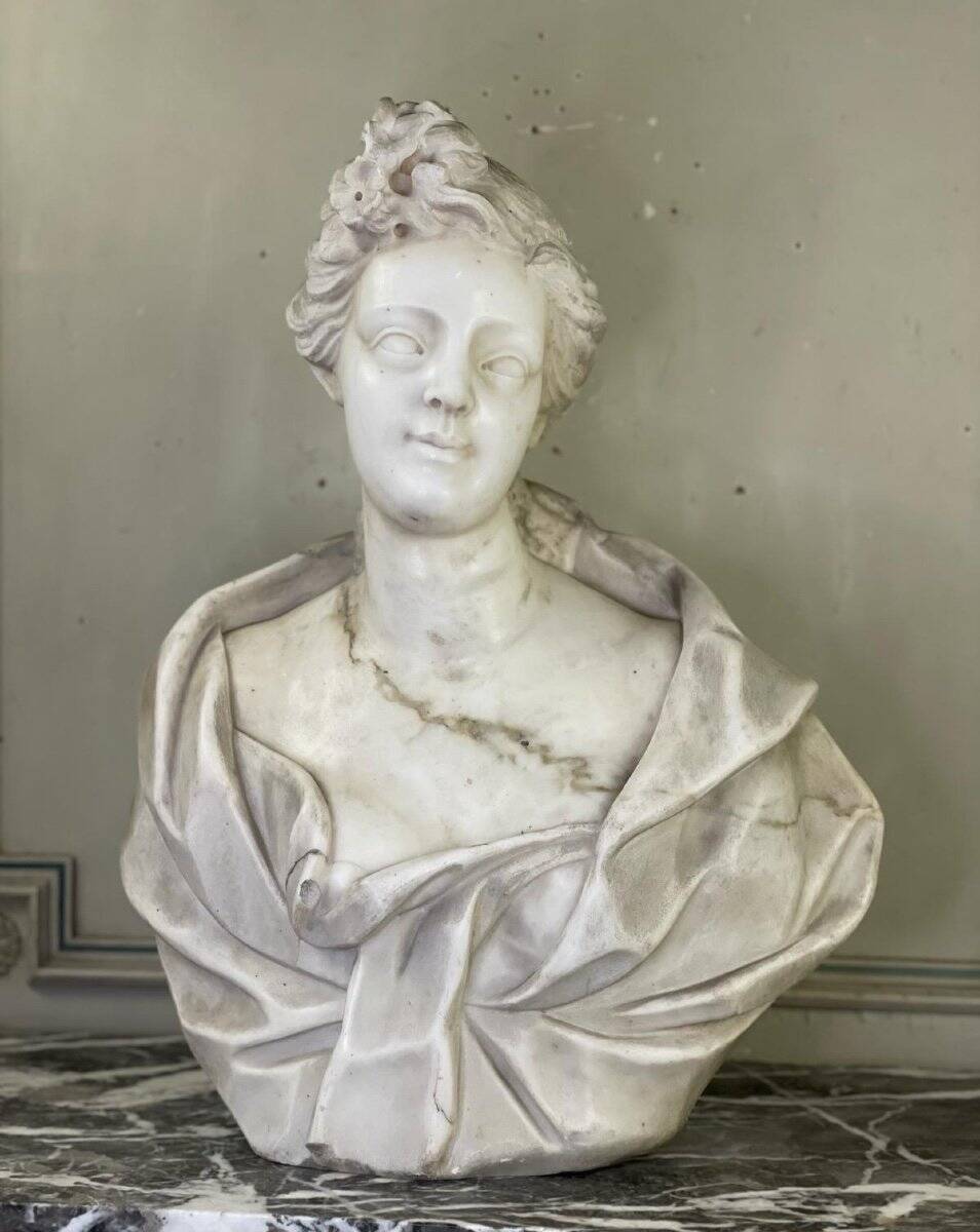 Female bust in Carrara marble, late 18th century, Northern Italy.
