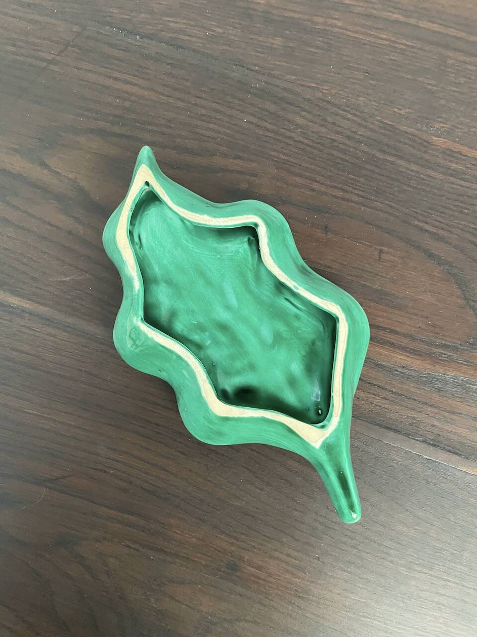 Plat feuille céramique verte