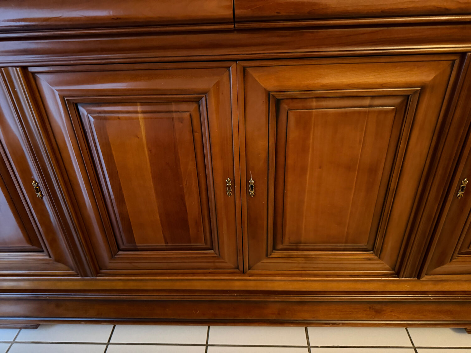 set of 2 solid wood furniture pieces