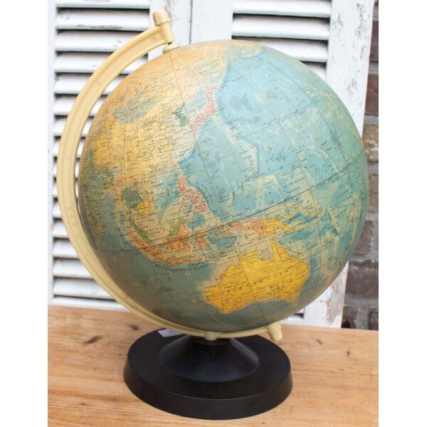 Terrestrial globe from 1971
