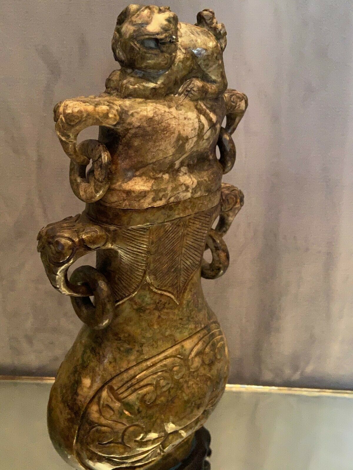 Covered vase in hard stone carved China