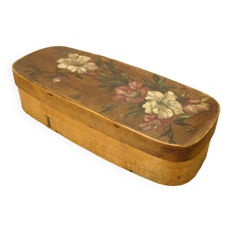 Ancienne grande boite à dentelles à ouvrages peinte à décor floral