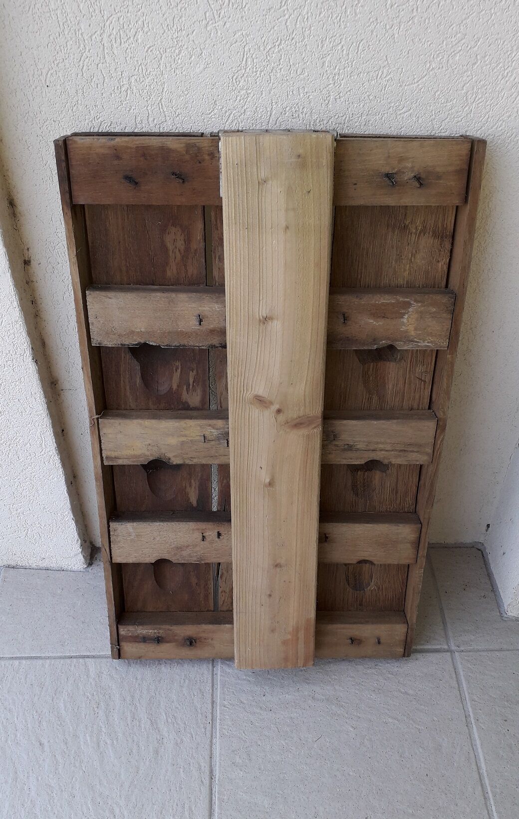 Wooden bottle holder