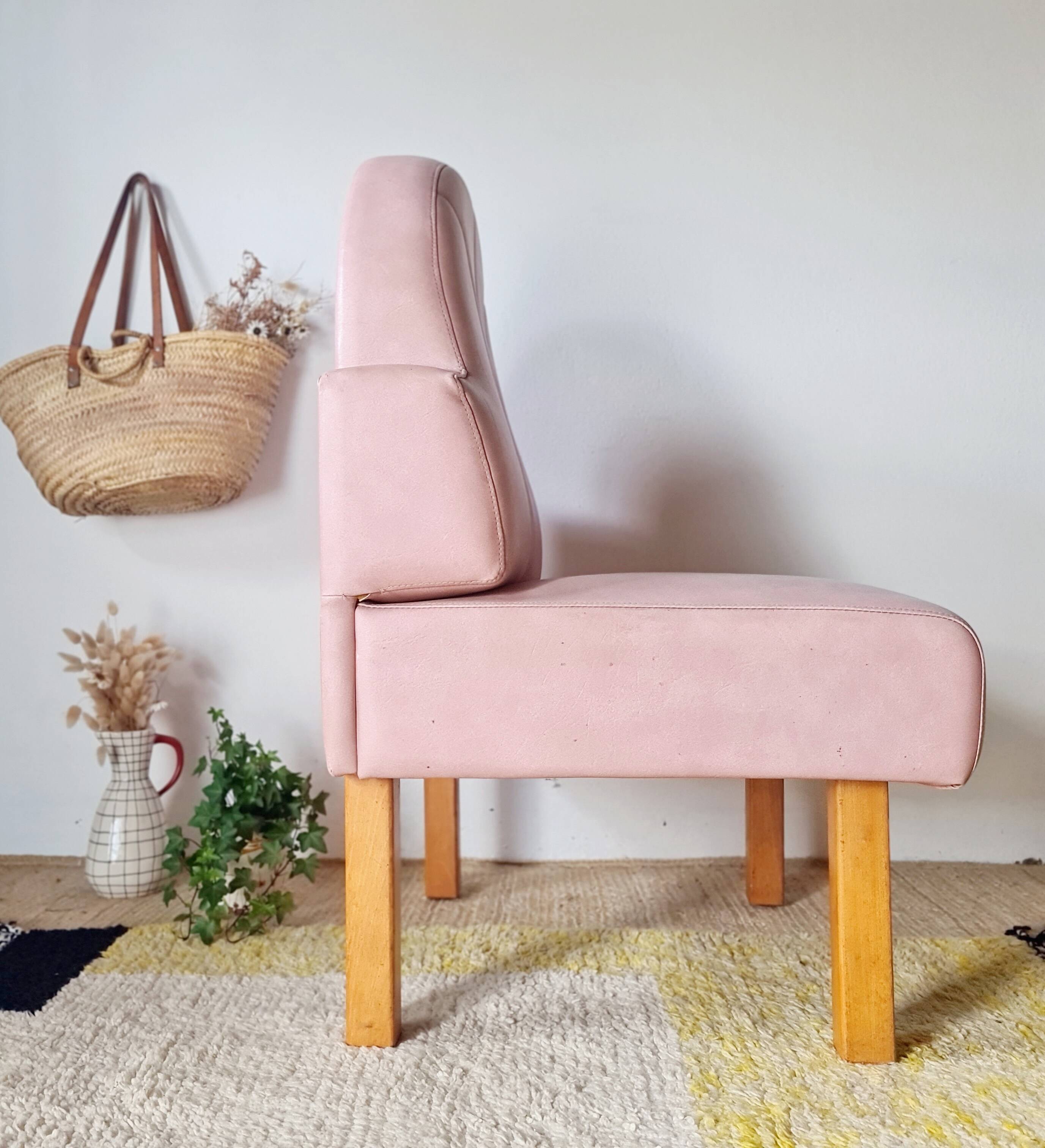 Vintage fan-back armchair – Art Deco style – Powder pink