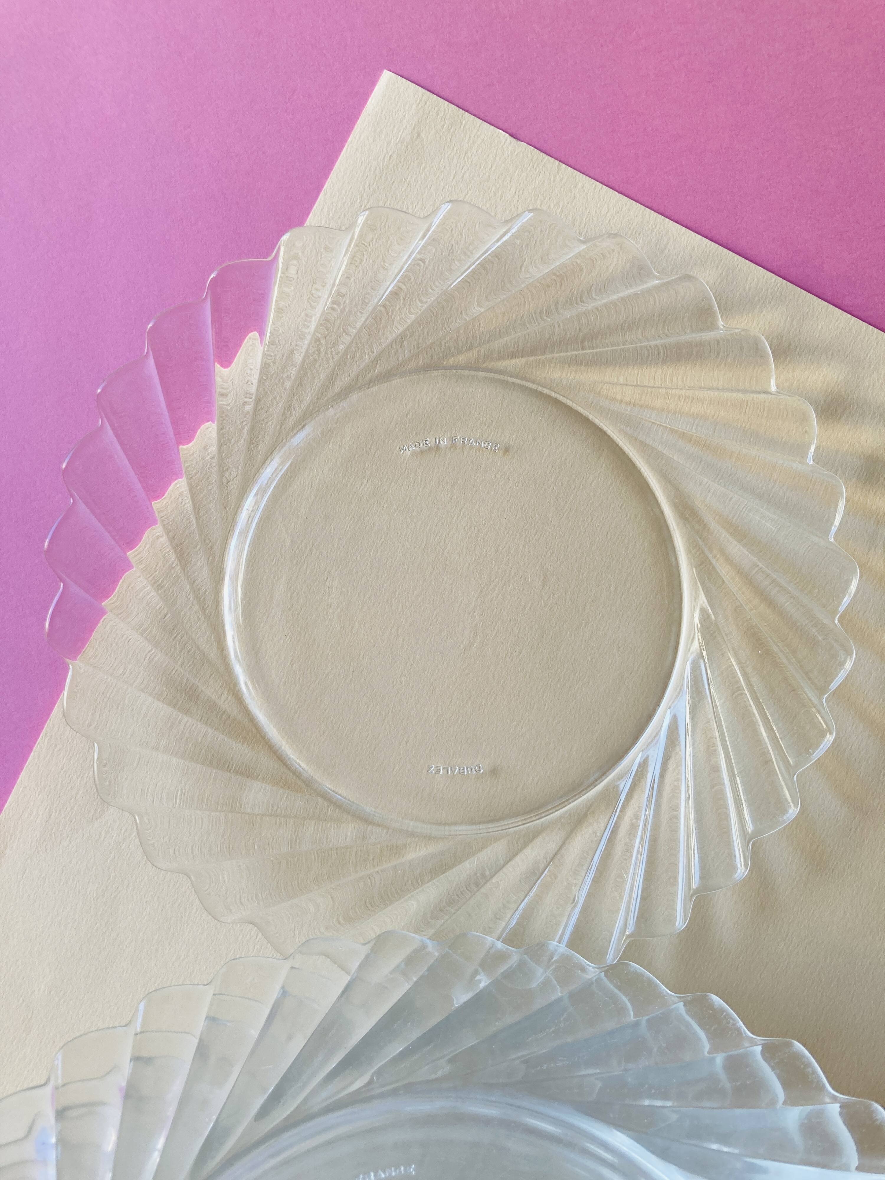 10 small plates in Duralex glass in the shape of flowers - retro-cuisine-vintage