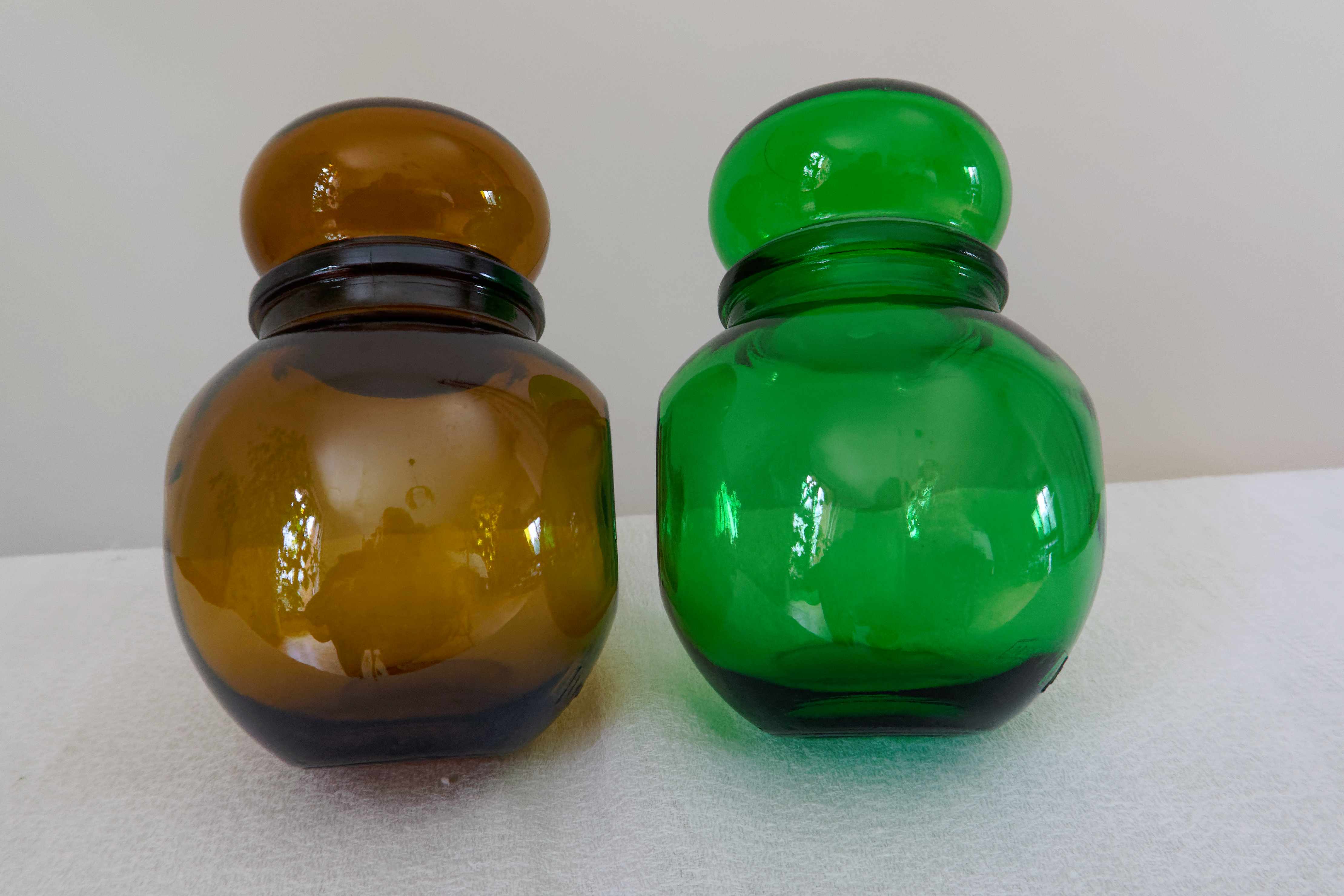 Lot 2 vintage reclining pots in verrd