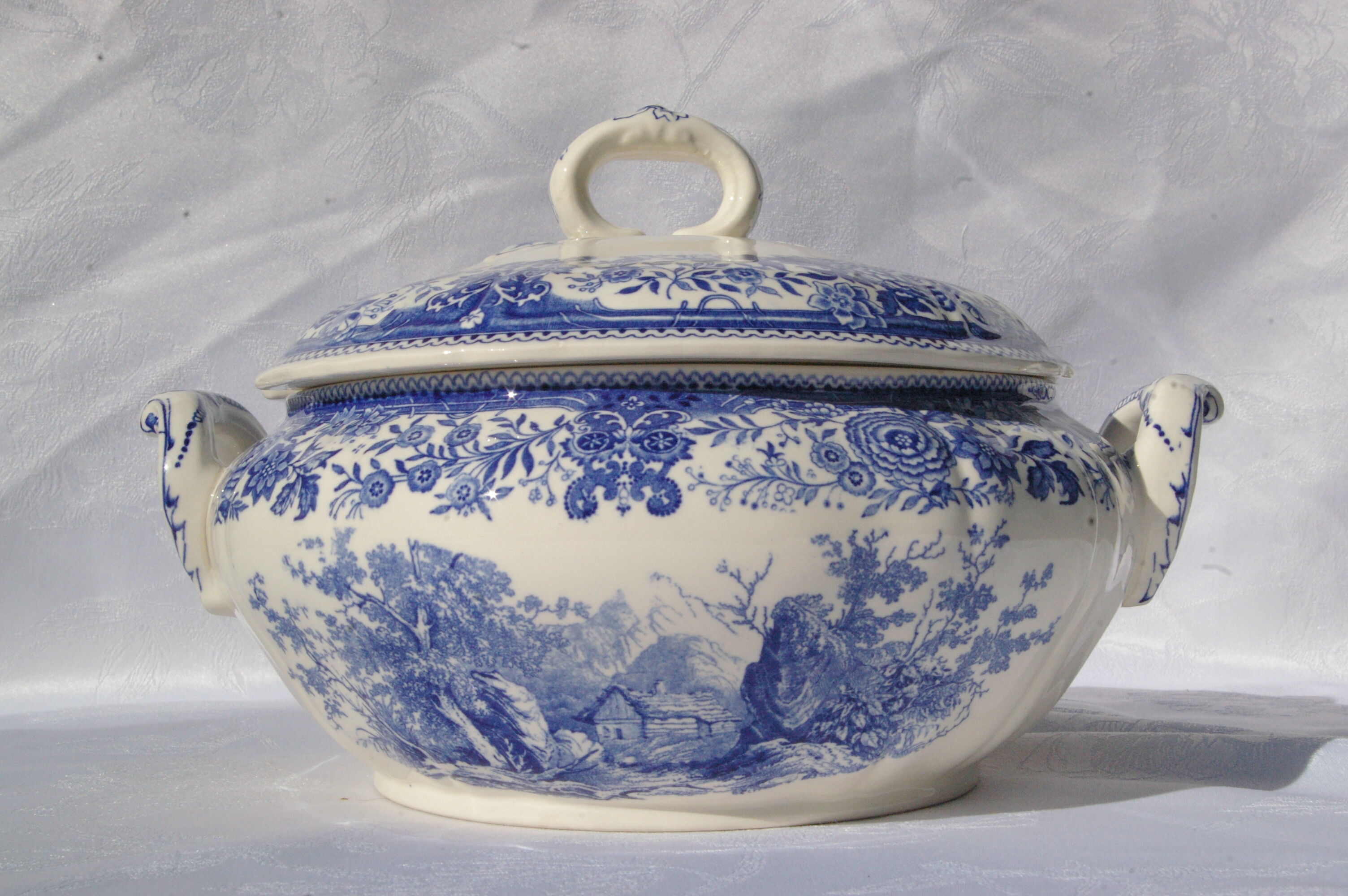 Soup pot in earthenware Villeroy & Boch model Blue Burgenland - Perfect condition