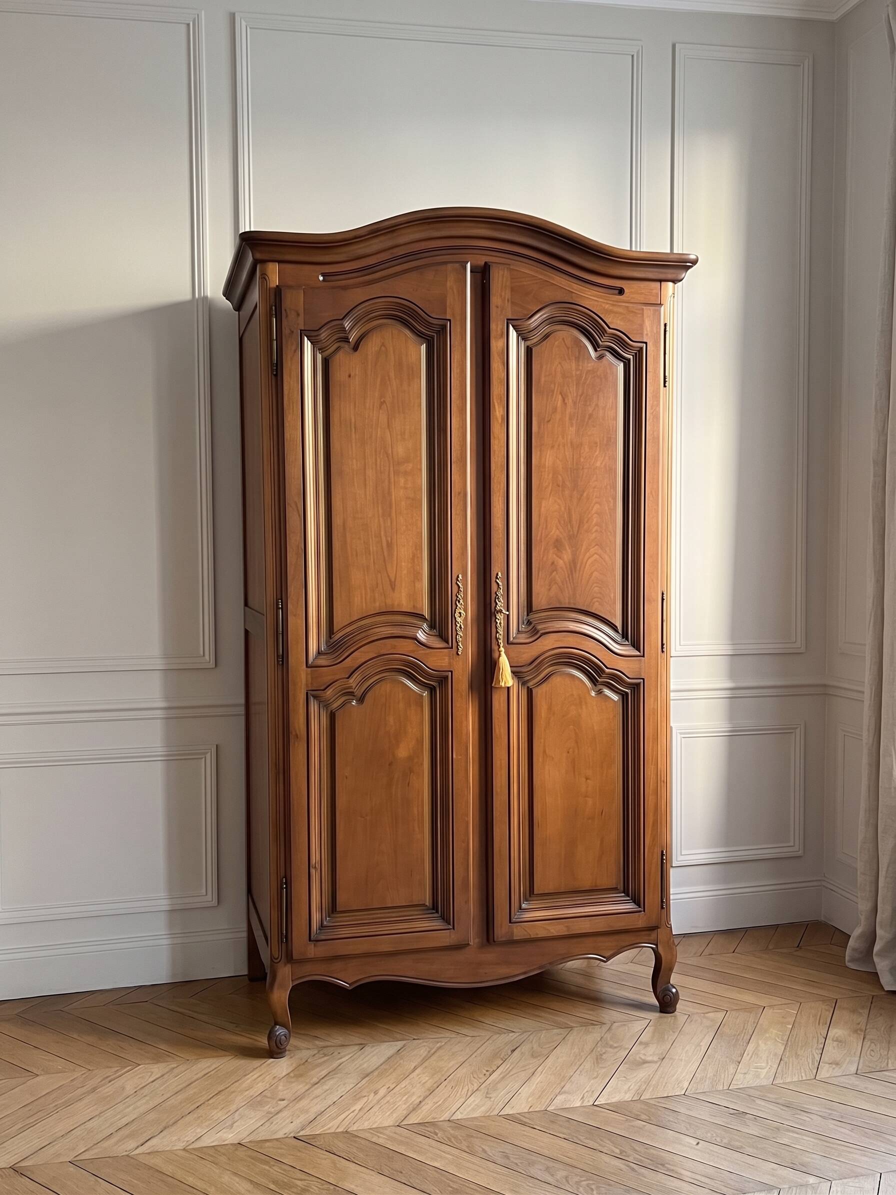 Armoire style Louis XV en merisier 2 portes