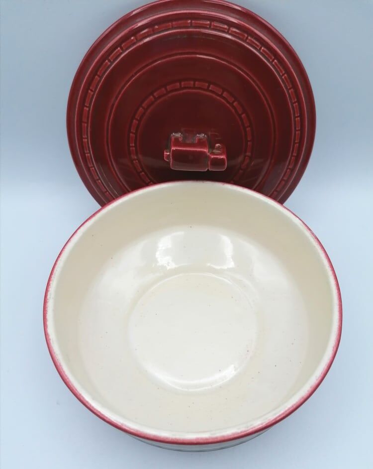 Elephant red ceramic box