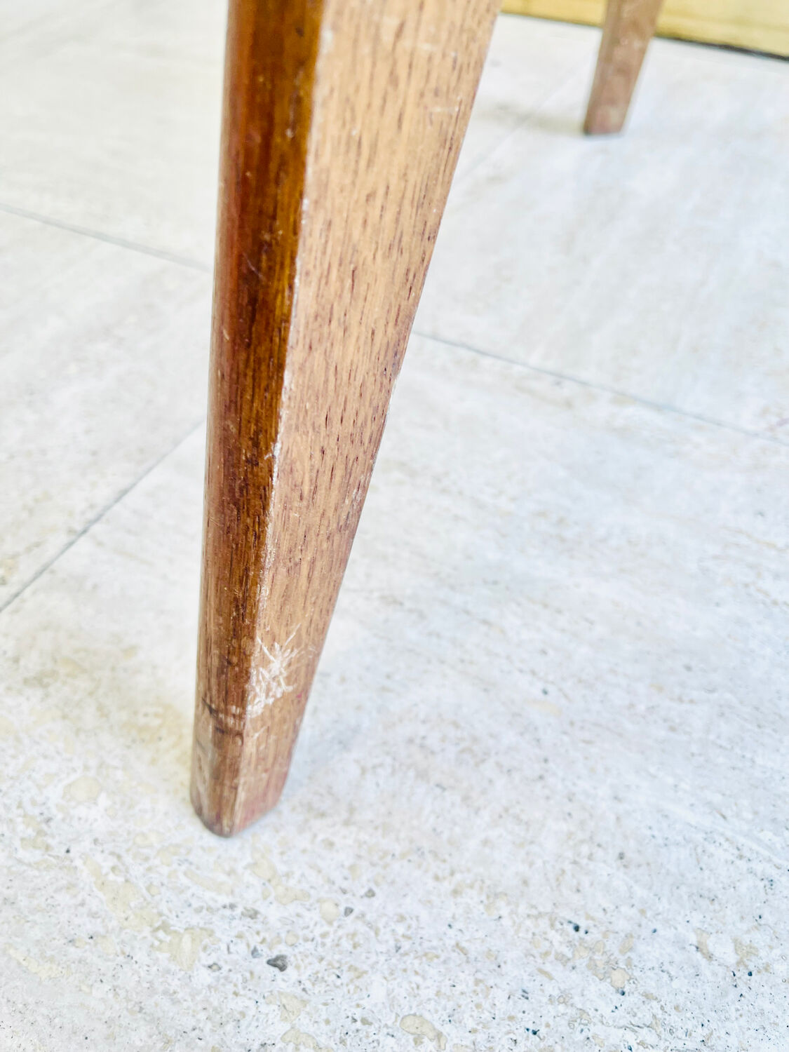 Petite table basse tripode vintage, années 60