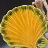 Vallauris dish with scallops and barbotine