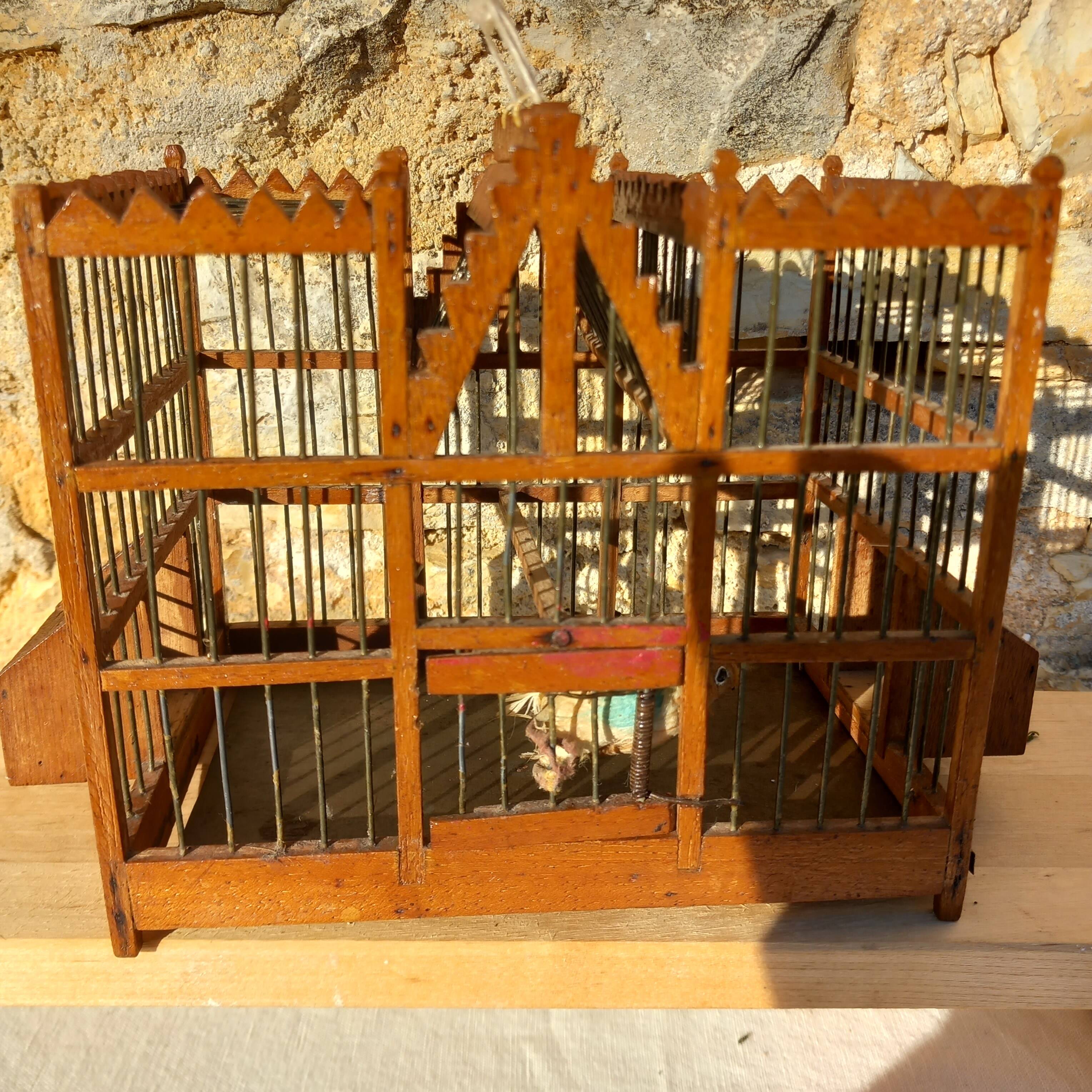 Small wood and metal bird cage and its fabric piou piou