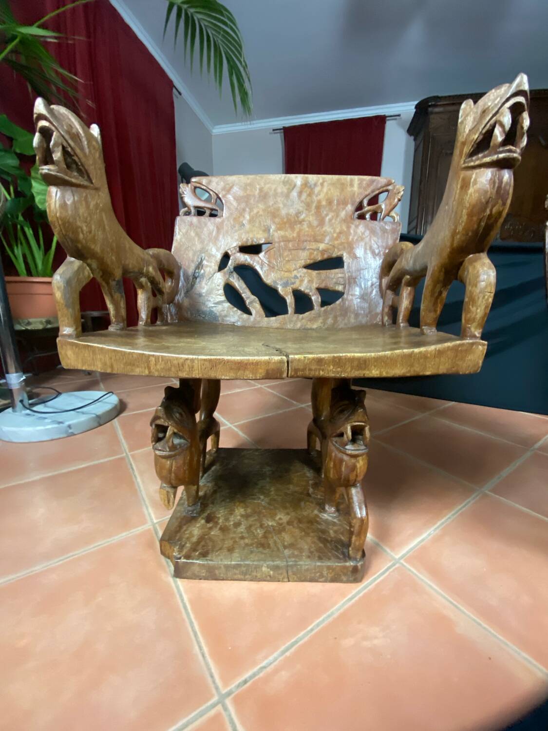 African tribal ensemble of 4 pieces of furniture for dignitaries of the Kingdom of Dahomey, Benin.