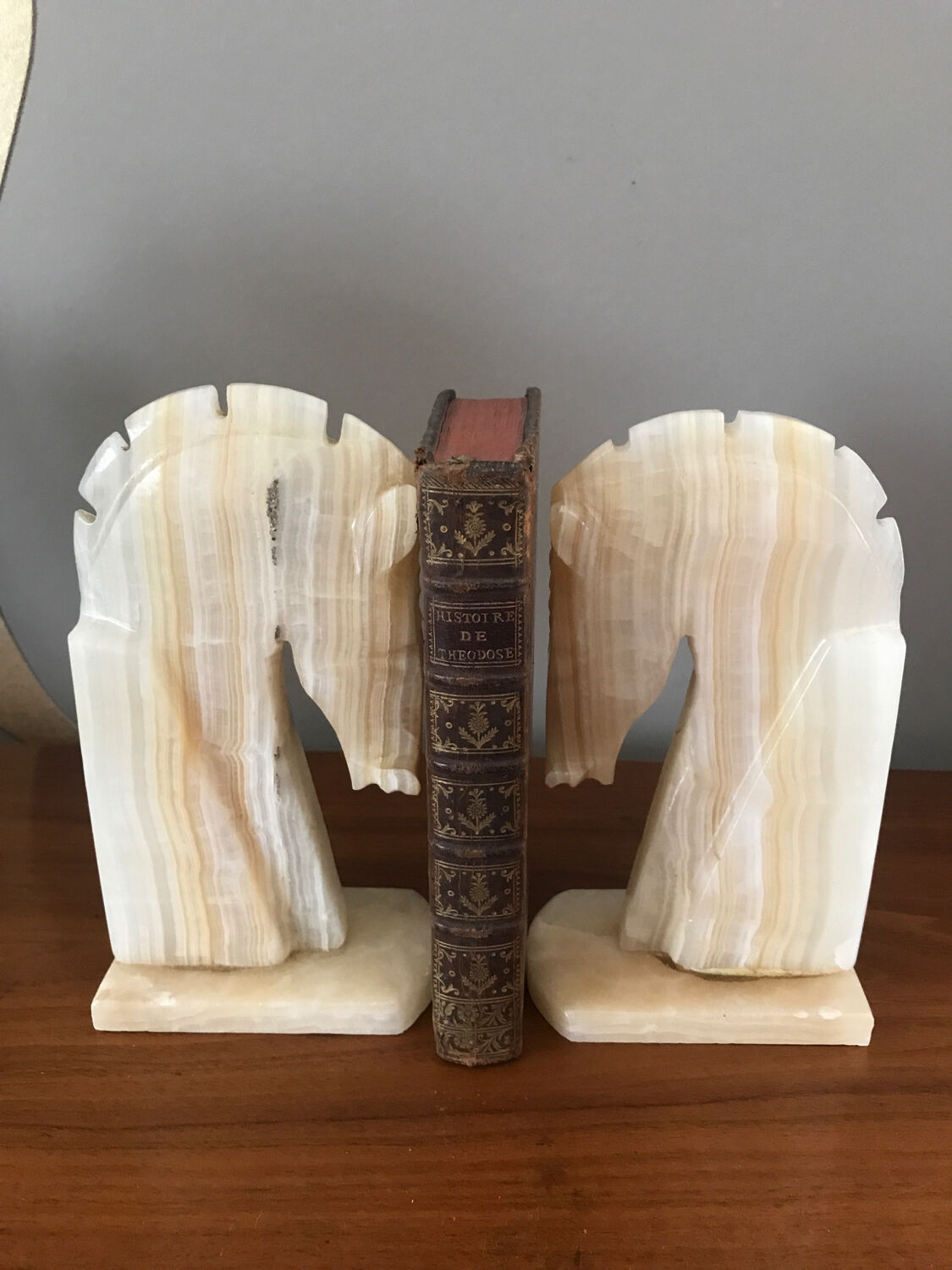 Paire de serre livres têtes de cheval en onyx véritable