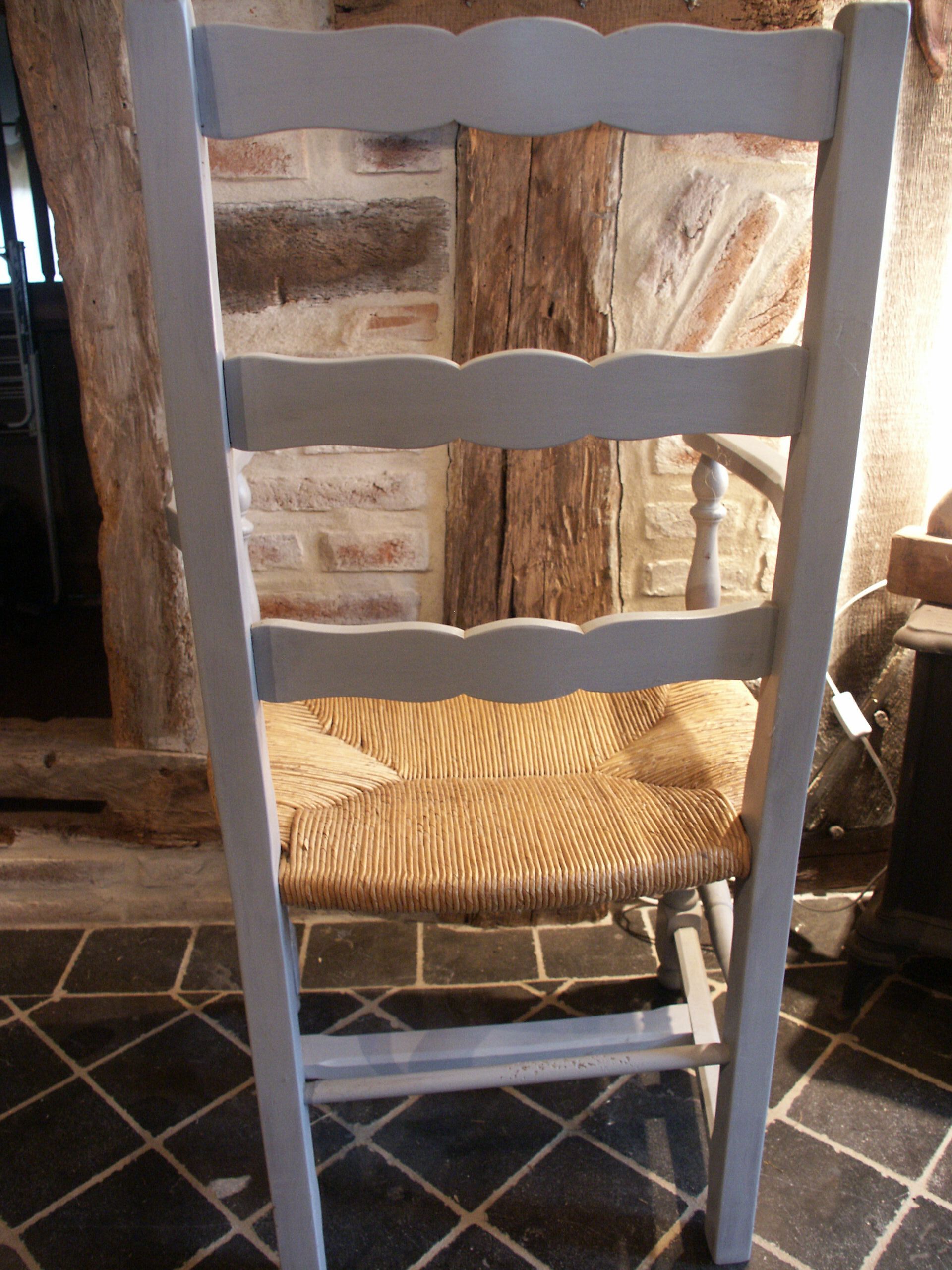 Fauteuil paillé relookée