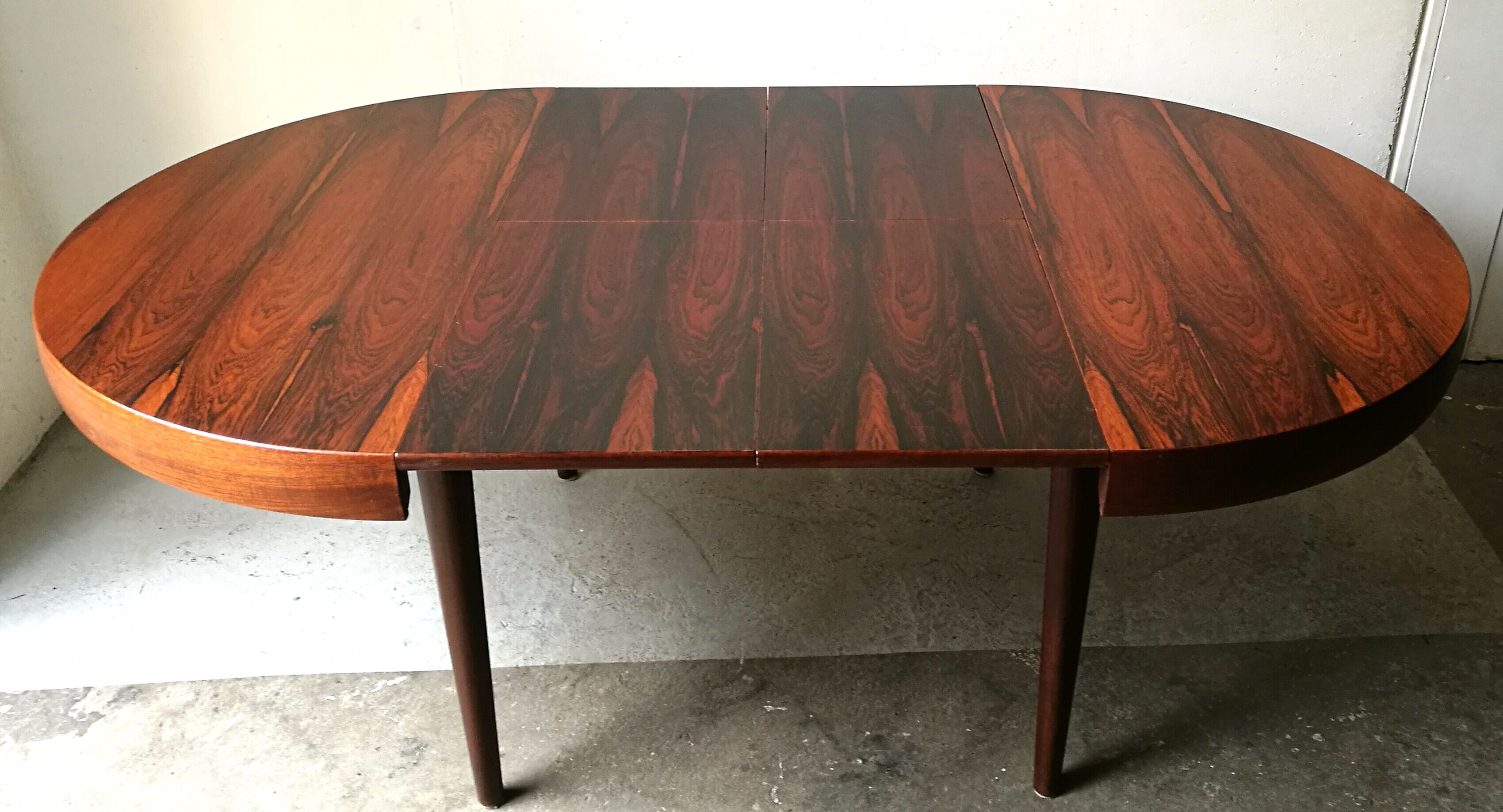 Round extendable table in rosewood 1960s