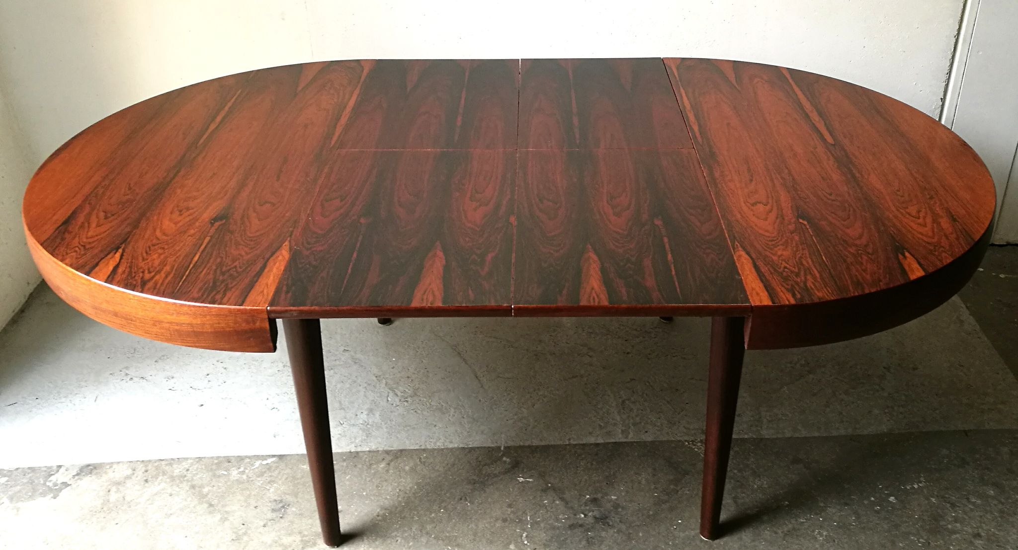 Round extendable table in rosewood 1960s