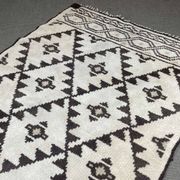 Handmade Moroccan wool rug - 1.70m x 1.20m.