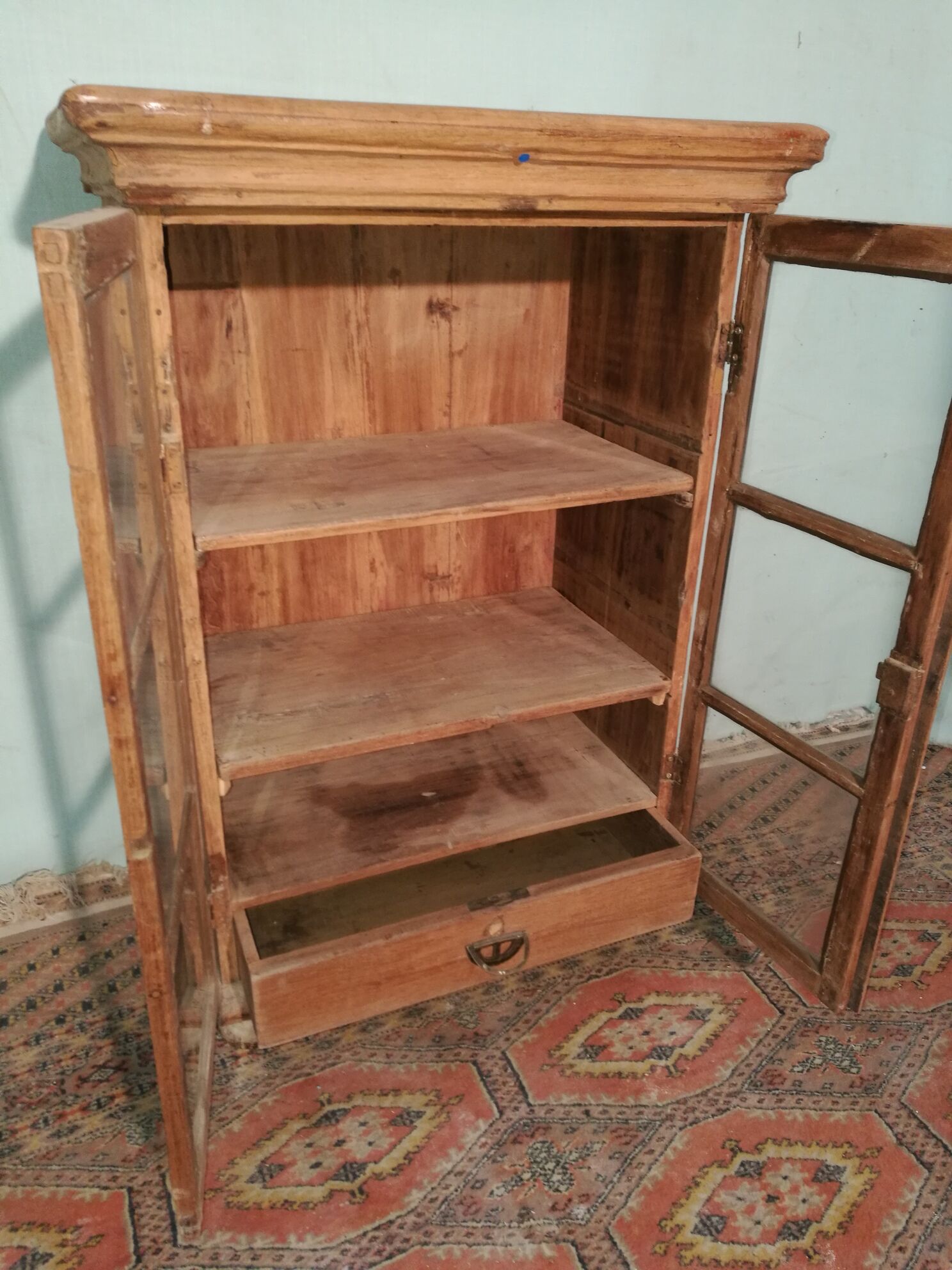 Vitrine sur pieds