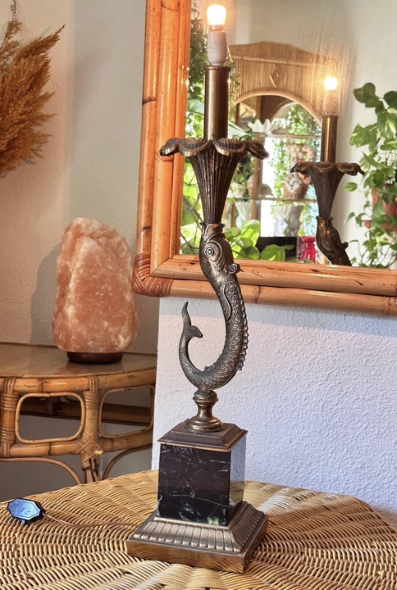 Lampe sculpturale vintage avec dauphin en bronze sur base en marbre noir -Holl
