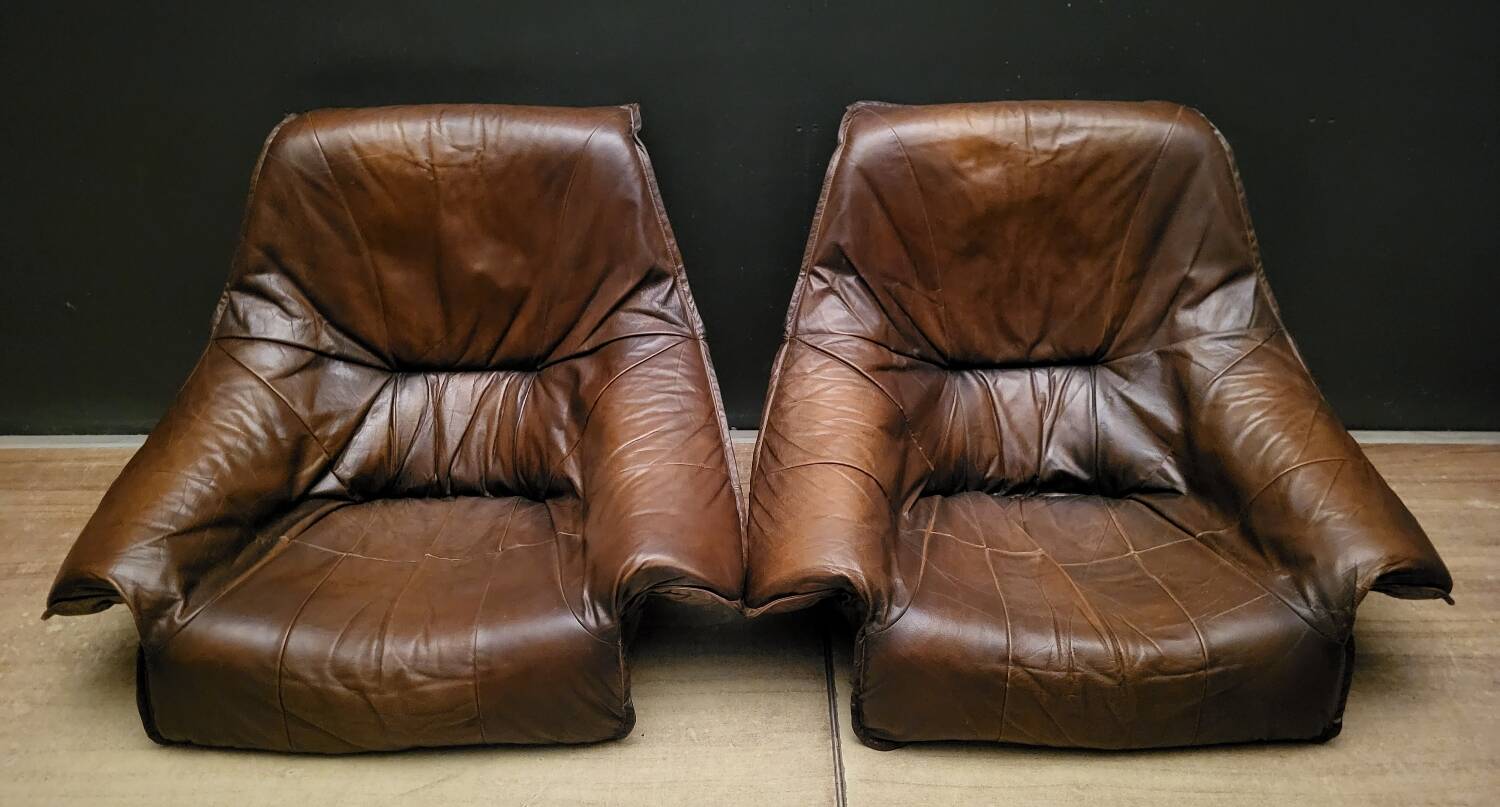 Pair of Vintage Brutalist armchairs from the 60s in leather and solid oak