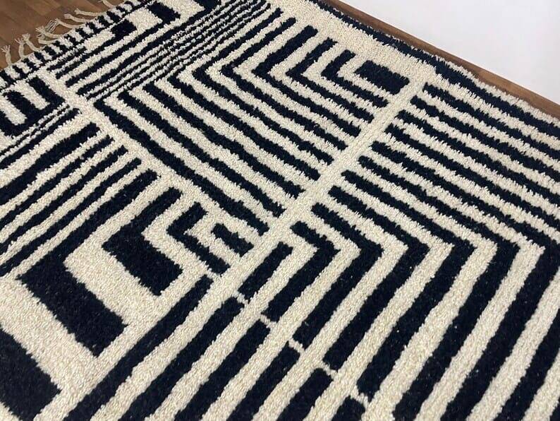 Handmade pure wool rug, size 1.4/2.6 m.