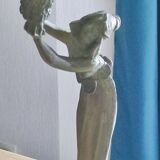 Women's statuette lamp