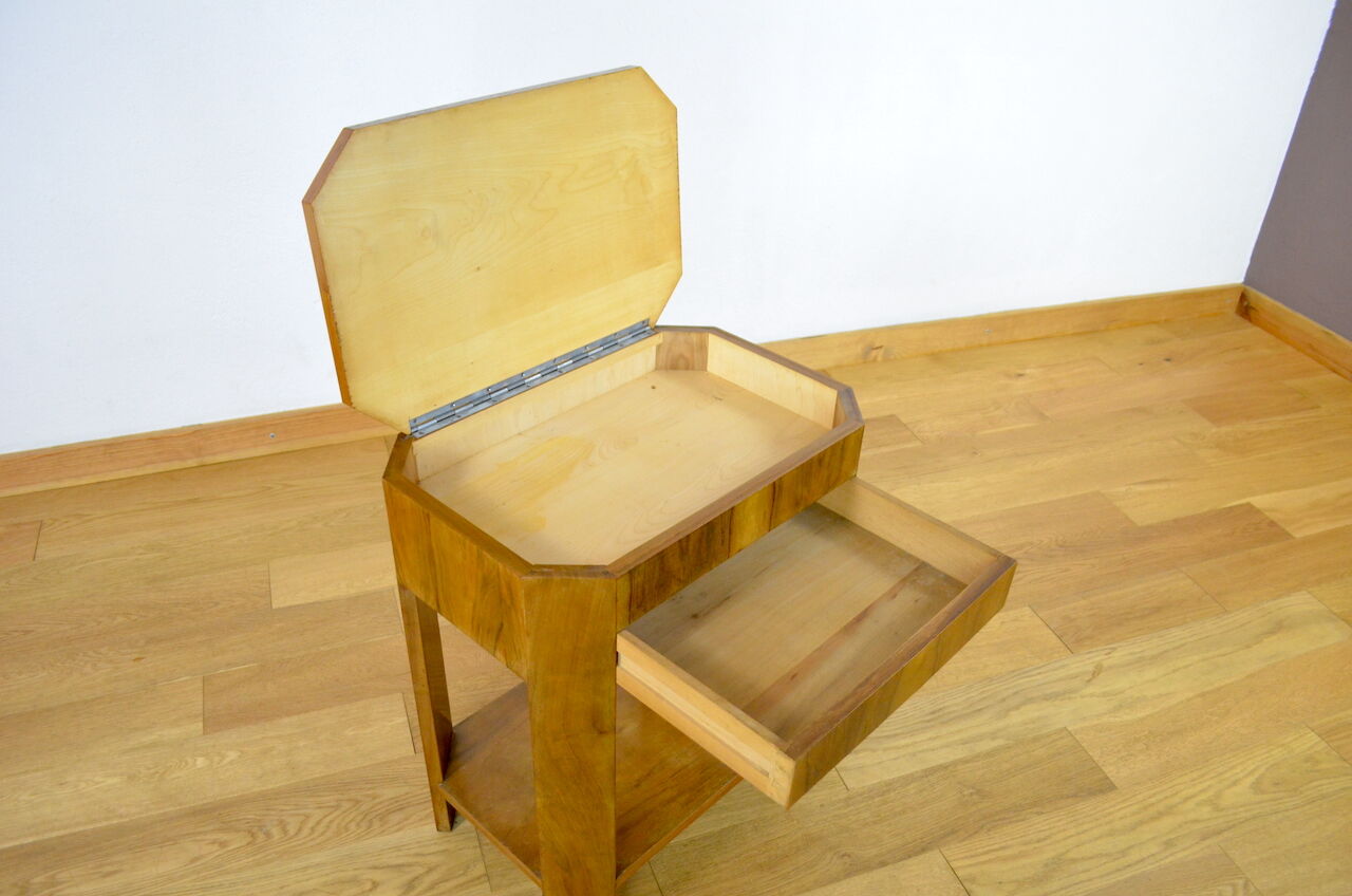 Art Deco walnut pedestal table 1930