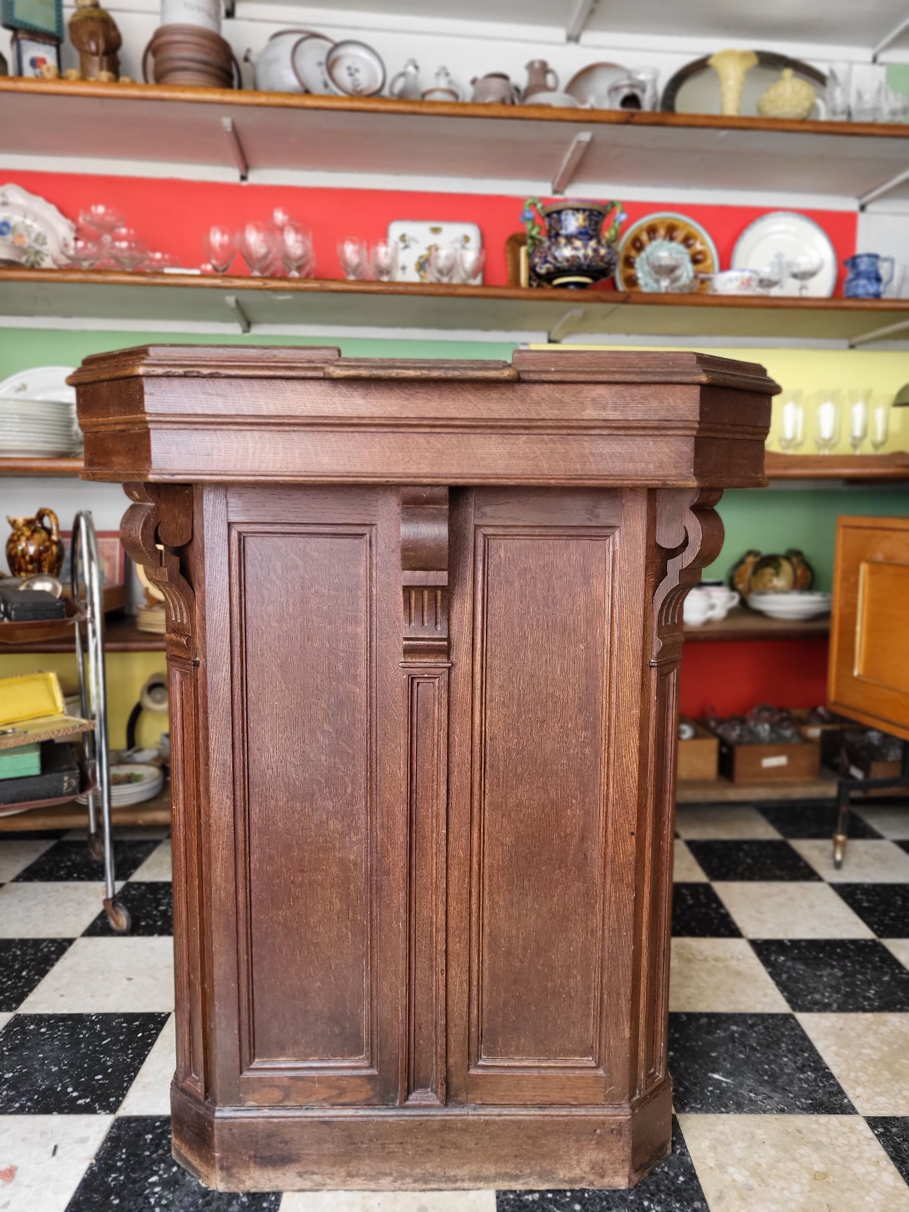 Wooden counter / Docking station 40s