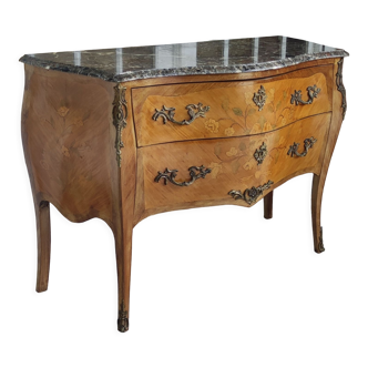 Commode galbée style Louis XV