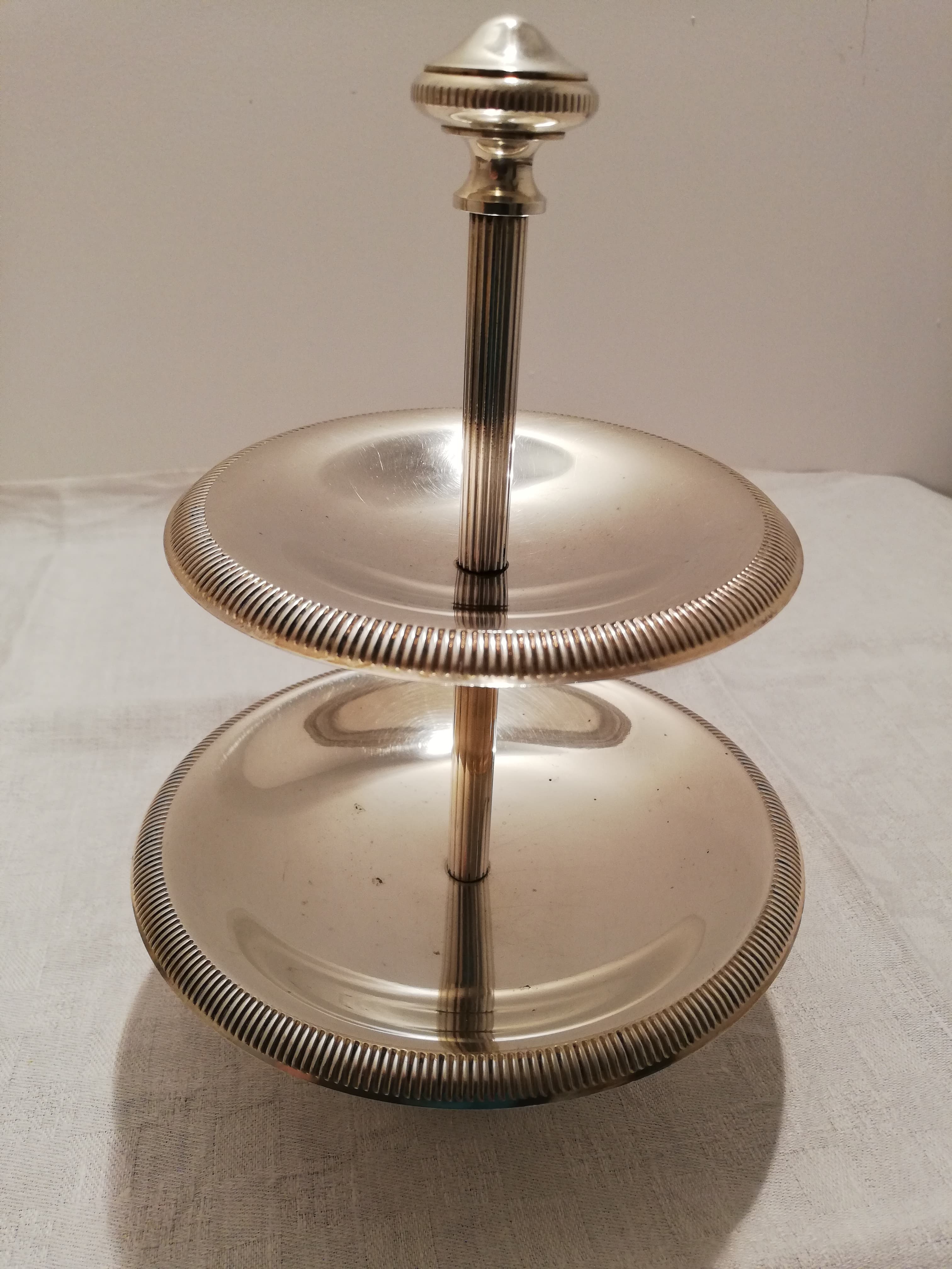 2 silver metal compartments