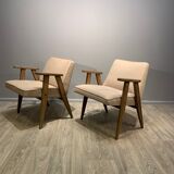 Paire de fauteuils 366, conçus par J. Chierowski